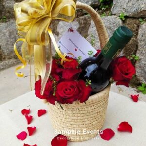 aS5E-Pack vin bouquet – Rose rouge + panier + vin maroparasy