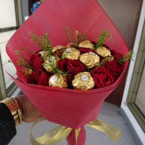 2TM-Bouquet de 12 roses + ferrero rocher  (rouge-blanche-saumon-rose- jaune)