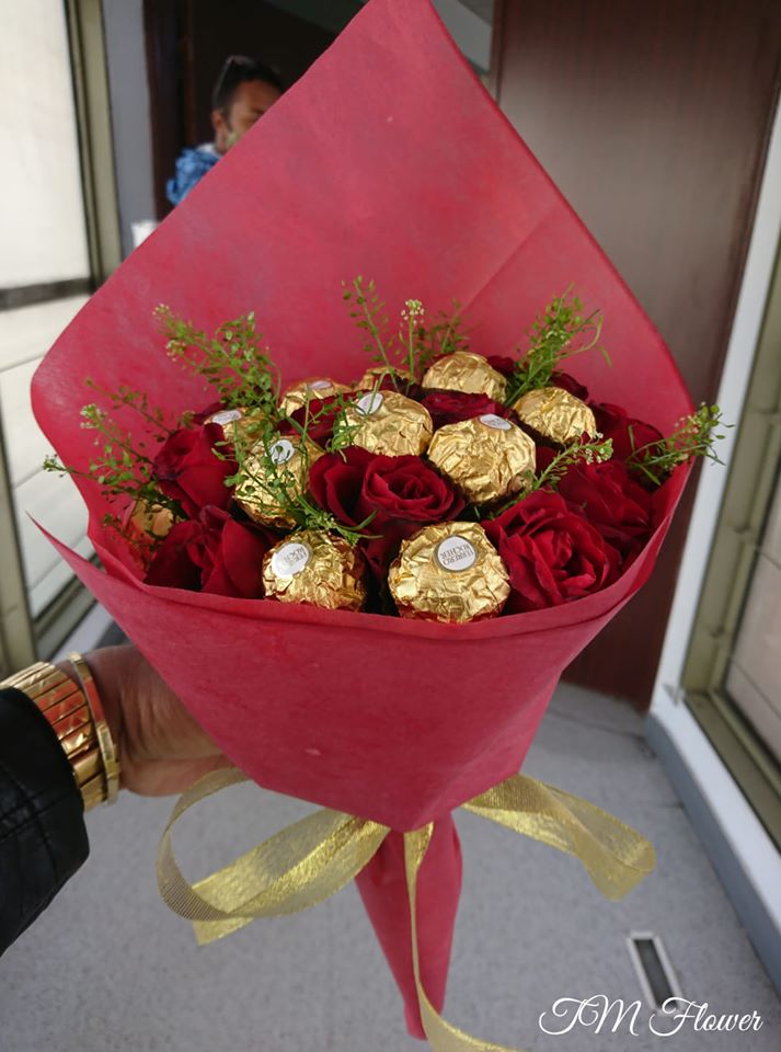 2TM-Bouquet de 12 roses + ferrero rocher (rouge-blanche-saumon-rose- jaune)  – EMADEX BOUTIQUE
