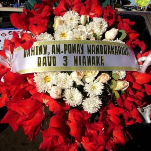 4ITM-Couronnes Bouquets de fleurs variées avec message