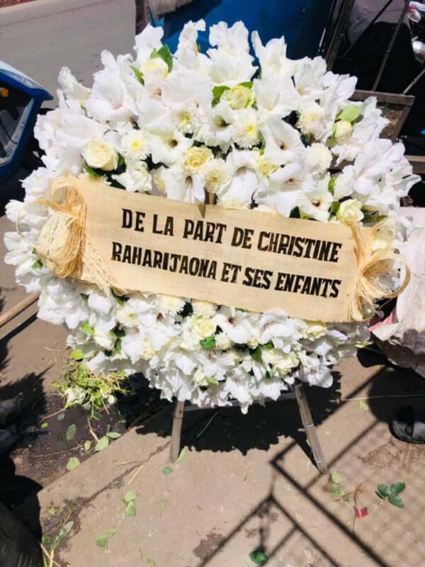 Couronne mortuaire de fleurs anthurium en rond