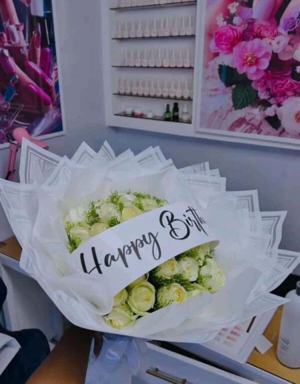 Bouquet de fleurs blanc anniversaire