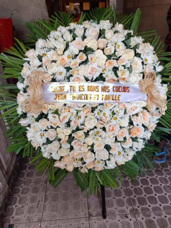 Couronnes mortuaire avec roses